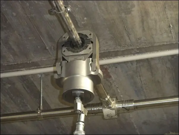 pyplok tool crimping pyplok on water mists system of Madrid City hall