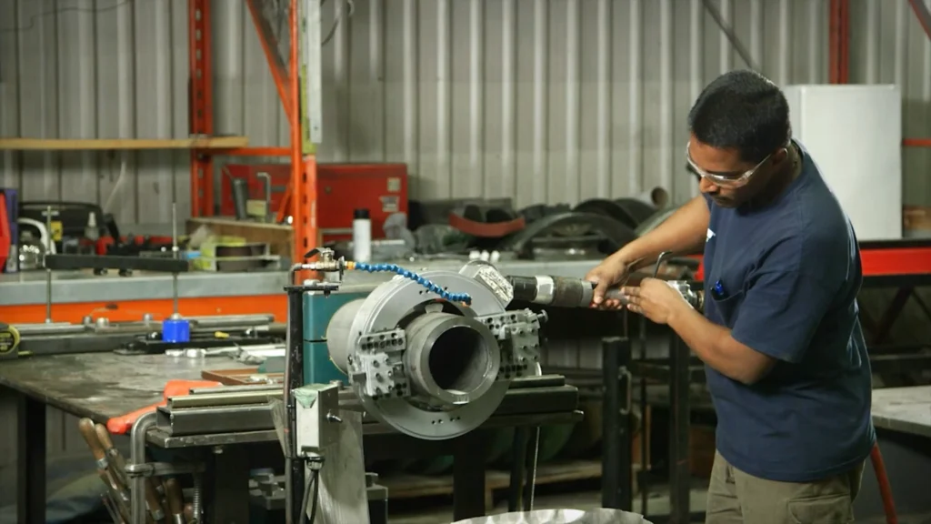 technician grooving pipe using grooving machine